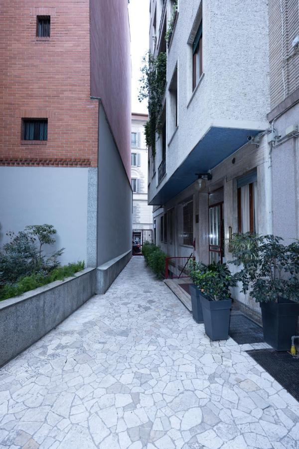 Milan Flat 5 Min From Duomo With Park For Small Cars Milão Exterior foto